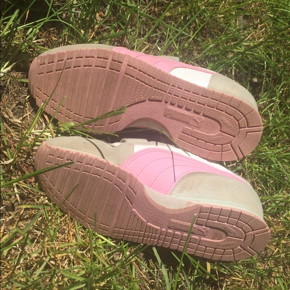 Puma girls running shoes - Picture 2 of 4